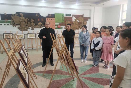 非遗传承人任更顺老师点评烙画作品