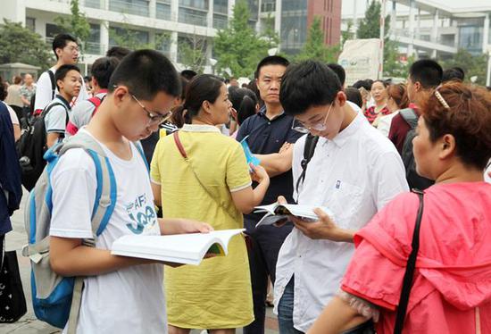 省教育厅副厅长毛杰 副市长刘东巡视郑州考点