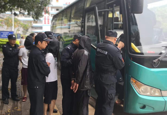 以冒充领导的方式诈骗 历时一个月6名嫌犯抓获 以冒充领导的方式诈骗 历时一个月6名嫌犯抓获