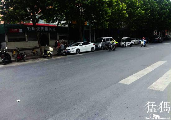 ֣��һСѧ�ſڰ�����ֻʣһ�� ѧ���ҳ��ܵ���