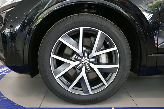 从大叔到雅痞 郑州抢拍全新一代途锐