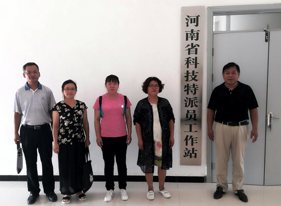 服务团在“河南省科技特派员工作站”挂牌