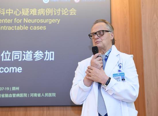 国际神经外科界顶级专家尤哈·赫内斯涅米