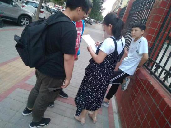 发放问卷调查