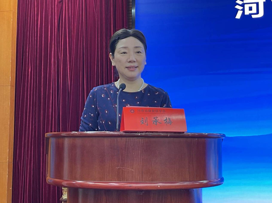河南省康复医学会副会长兼秘书长刘承梅教授主持换届选举