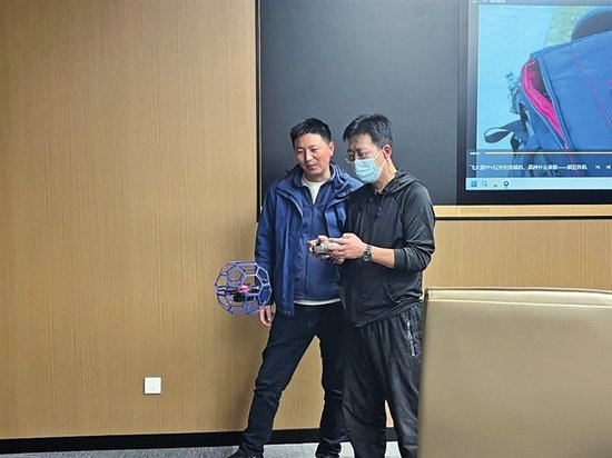 郑州夜校卷出新花样：调酒、飞无人机 有些新课开班就满员