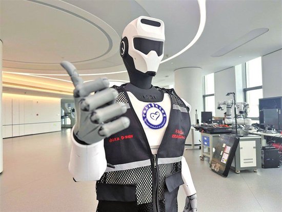 河南造人形机器人首秀河南两会