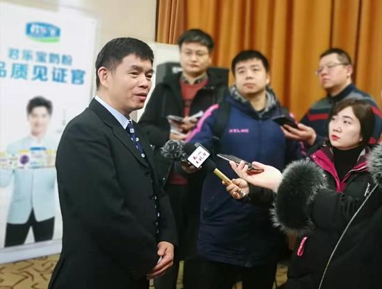 君乐宝乳业集团副总裁邱唯农接受采访