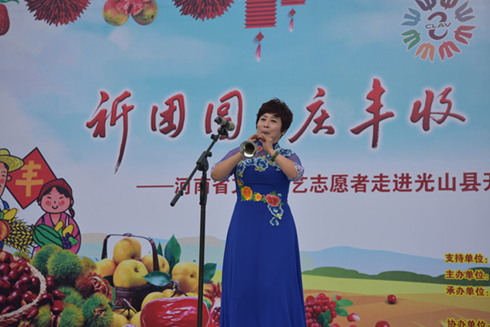 河南省文艺志愿者艺术家樊朝霞演奏《百鸟朝凤》
