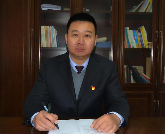 郑州市经济贸易学校副校长 刘诗鹏