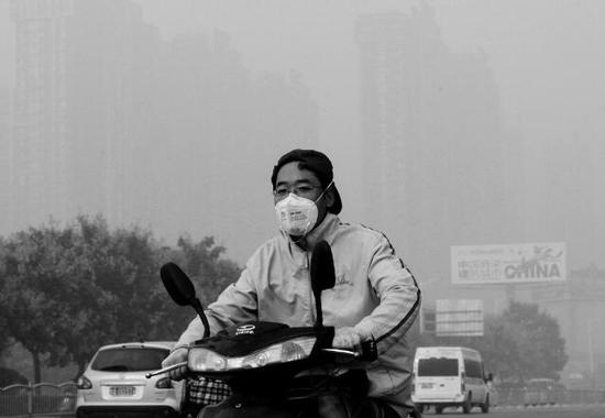 雾霾天气的郑州