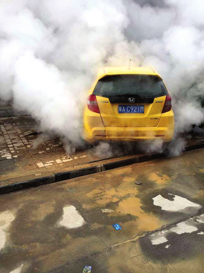 地下热力管道爆裂