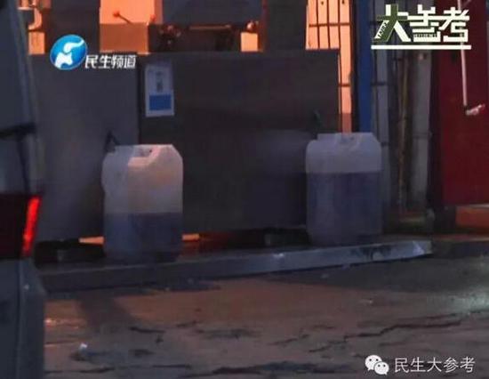 鄭州街頭現烤鴨油回收出售 長期使用可致癌