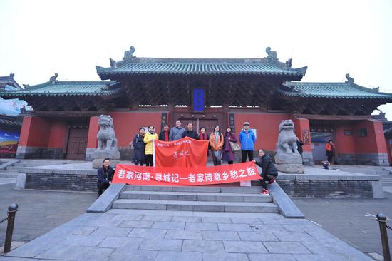 "行吟山水·讓心回家"采風(fēng)團(tuán)王屋山陽(yáng)臺(tái)宮合影