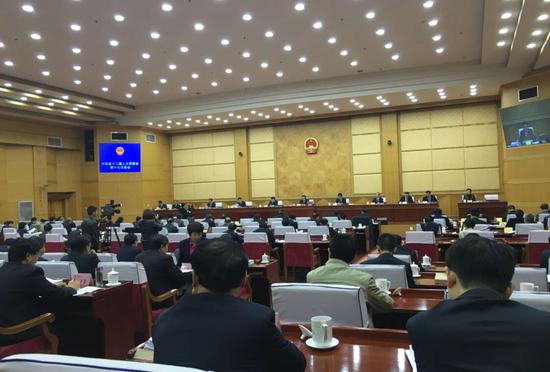 河南省十二届人大常委会第十七次会议现场
