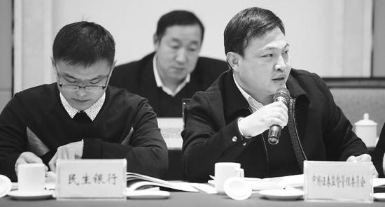 11月23日，中直单位驻豫定点扶贫及驻村第一书记工作座谈会在郑州举行。图为驻村第一书记在发表讲话
