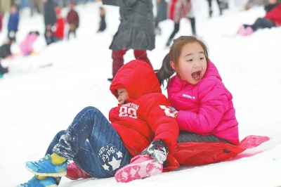 河南多地小学幼儿园因大雪放假 老师留作业写