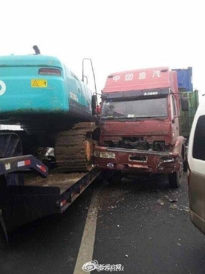 許平南高速多車連環追尾相撞 已致一死一傷