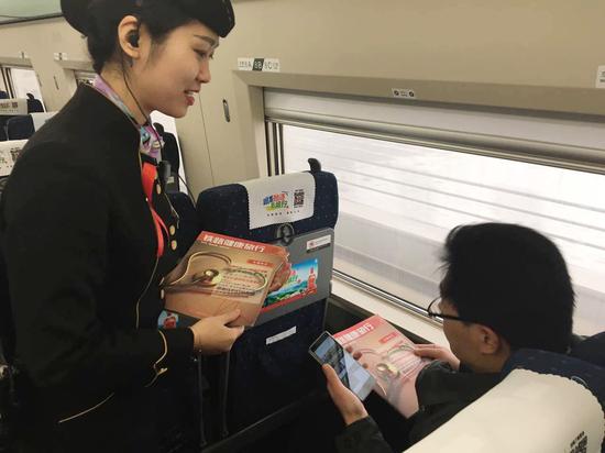 鄭州客運段“艾滋病日”宣傳進高鐵