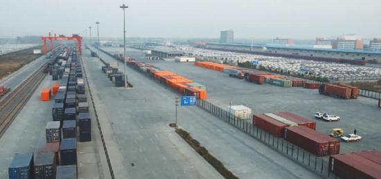 郑欧班列货场，郑欧贯通，让中原成为中部亚欧大陆桥的新起点