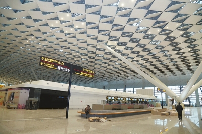 郑州机场二期工程T2航站楼内景(11月23日摄)。CFP供图