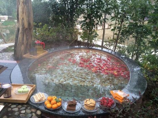 中国首届温泉泼水节引爆洛阳冬季旅游_新浪城市_新浪网