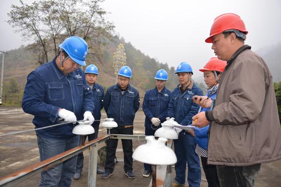 開展技能競賽  提高青工技能