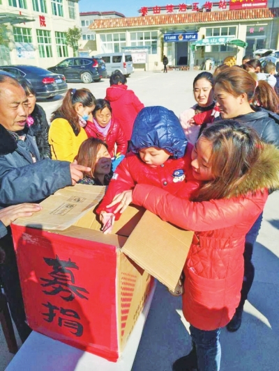 得知喬敬軒的病情,村民紛紛捐款