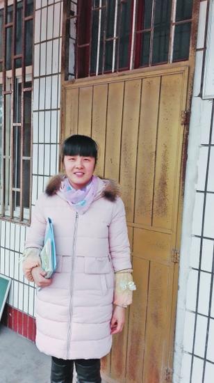 近日，网友们都在称赞一名叫刘婉颖的女教师