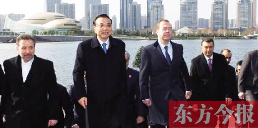 12月15日，李克强与各国领导人共同参观郑东新区城市建设 新华社