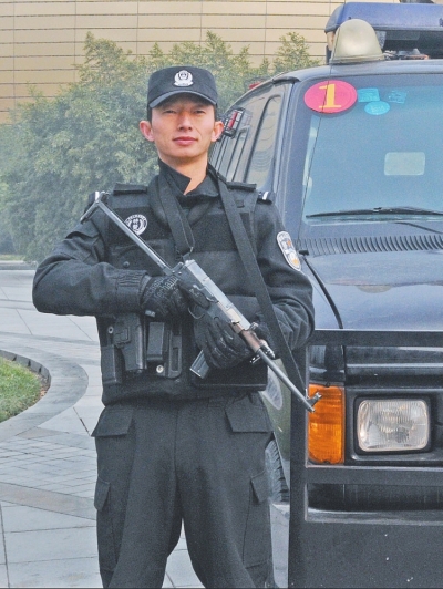 郑州特警五大队副大队长反恐教头带队驻扎商务内环
