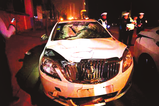 郑州协警拦截肇事逃逸车被撞身亡 曾抬车救人