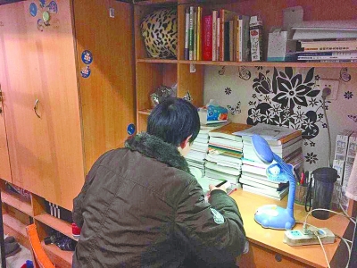 周同学得知“泄题”后已向有关部门投诉。