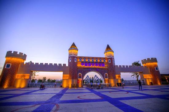 洛阳中国熏衣草庄园百万元打造法式洋庙会