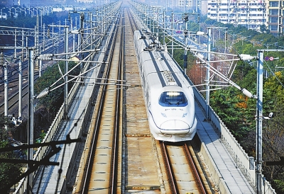 1月9日，列车行驶在沪宁城际高铁无锡段。