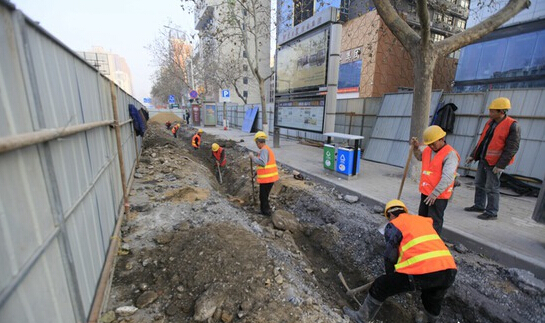 郑州为老旧污水管开诊疗伤 道路塌陷近半因为