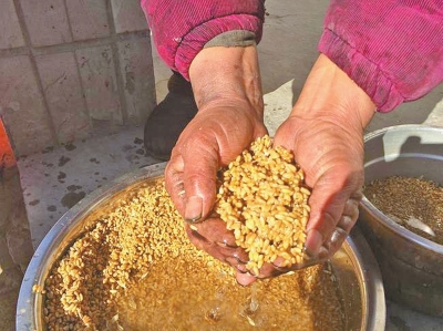 淘洗過(guò)小麥的水很渾濁