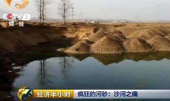 在馬樓鄉的沙河岸邊，一座座石子堆成的小山，連成一片。