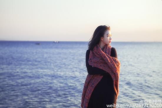 辽师大校花唯美照 淡雅柔美展迷人侧颜_焦作频