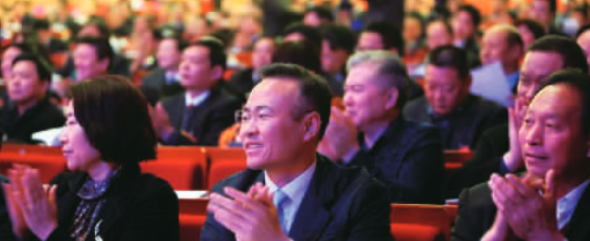 代表們聽取報告