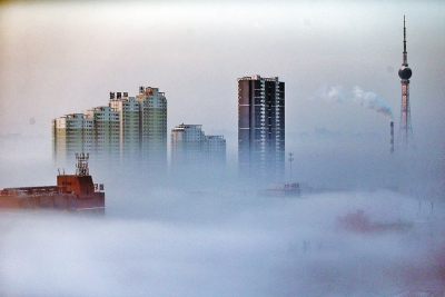 大雾中的洛阳广播电视塔