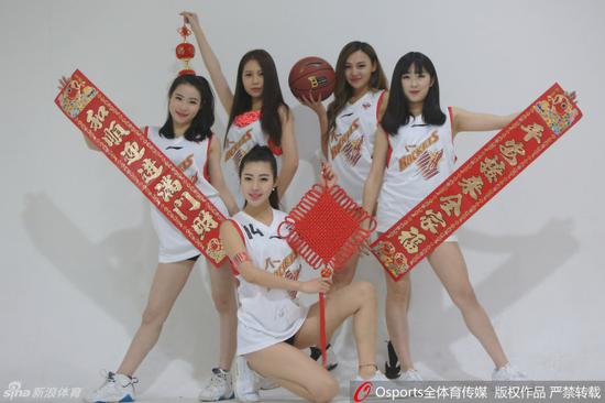 八一篮球宝贝性感妩媚恭贺新年_焦作频道