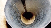 32米深枯井井口直径仅25厘米 