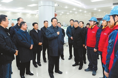 郭庚茂看望慰問春節期間堅守崗位的干部職工