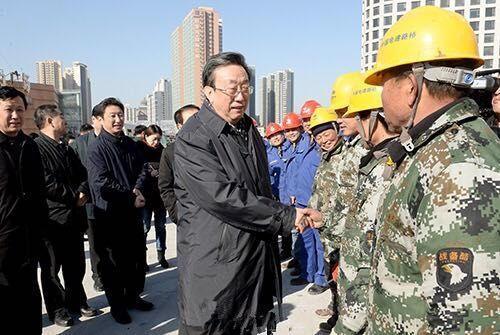 郭庚茂看望慰問春節期間堅守崗位的干部職工