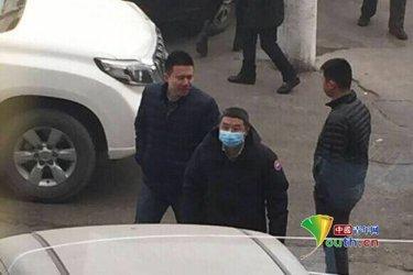 戴口罩者為鄭州市司法局辦公室主任郭志勇