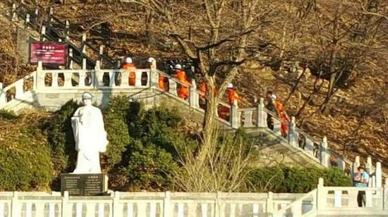 救援人員趕往事發現場