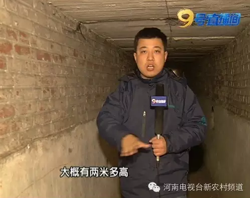 安陽鬧市區地面突現大洞