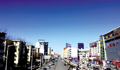 近几日天气晴好，又加上春节期间禁放，郑州的天空持续蔚蓝。