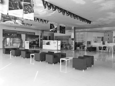 位于鄭州花園北路的4S店已人去樓空